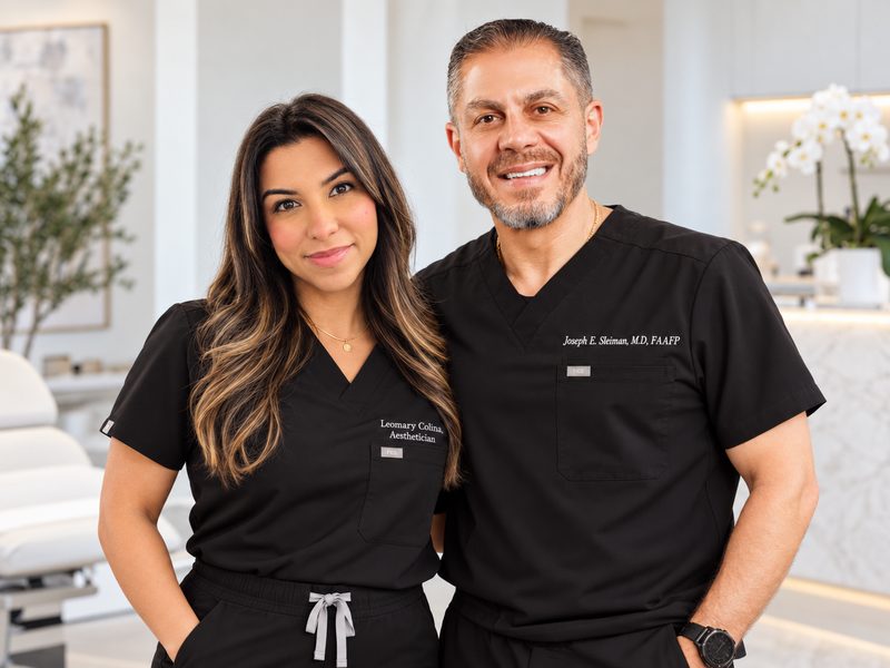 Leomary Colina, Esteticista e Inyectora Certificada, y Joseph E. Sleiman, M.D., FAAFP, en Clinic 45 en Houston